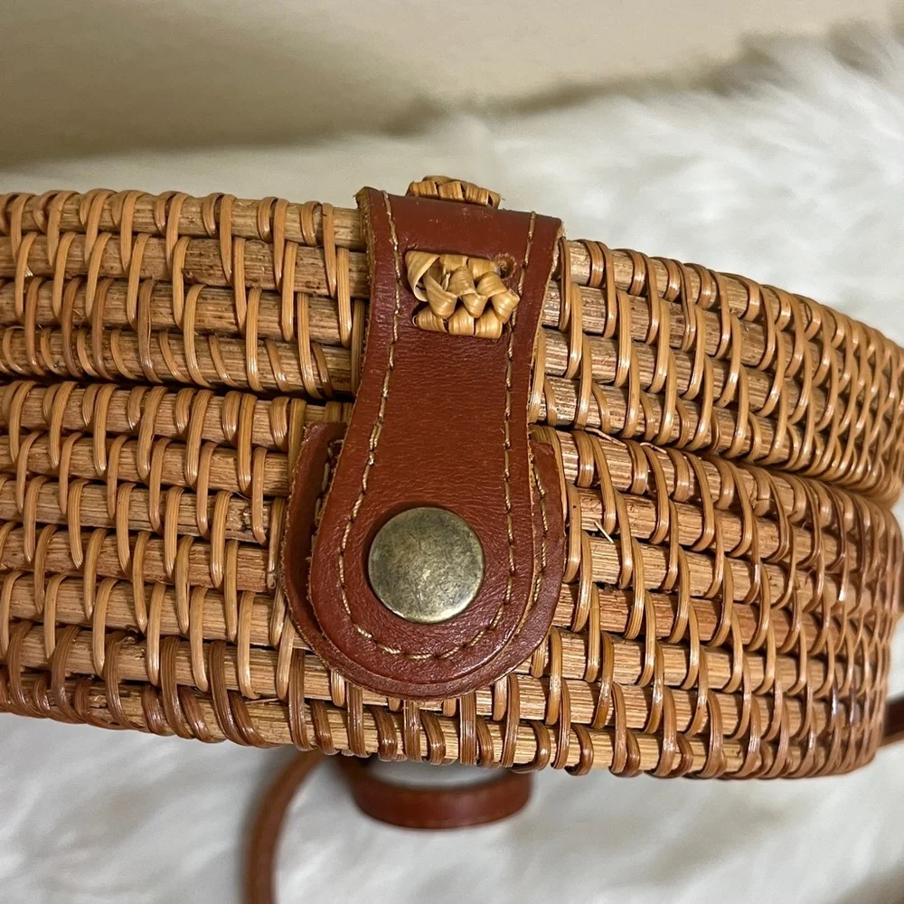 Round Woven Tan Tropical Vacation Crossbody Bag - Picture 4 of 8